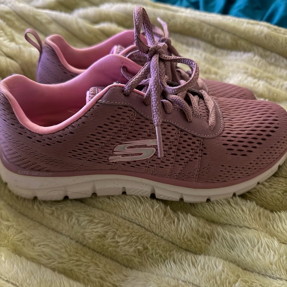Skechers Women's Dusty Pink Mesh Athletic Sneakers